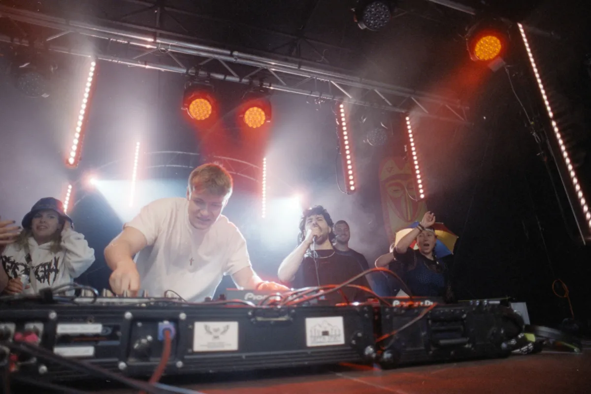 Yanis Deplazes - High And Heads - Ma_Le 2024 - 2